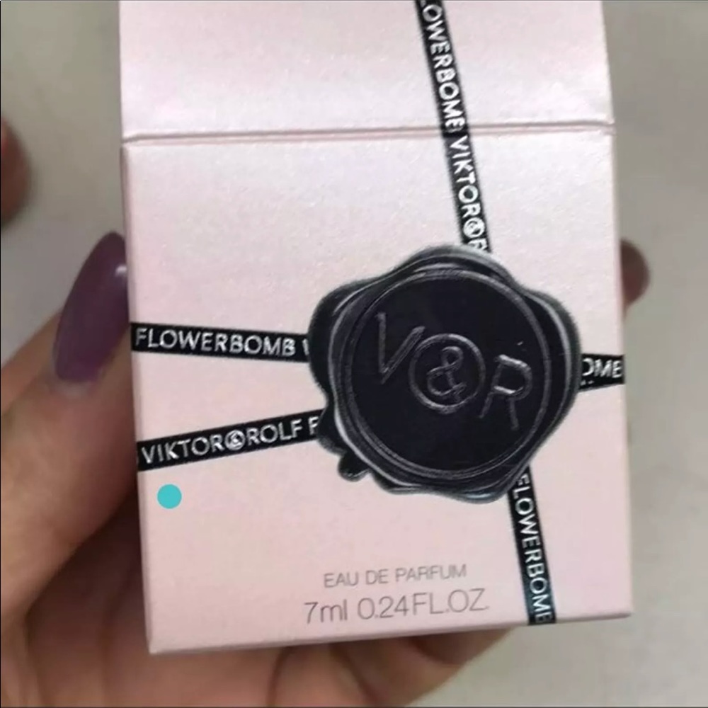 Flowerbomb viktor Rolf Parfum New In Box - Picture 3 of 4
